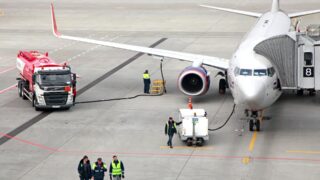 Стоимость заправки зарубежных самолетов «в крыло» снижена с $1200 до $930-1000 за тонну