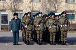 В городе Алатау военнослужащие приняли военную присягу
