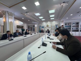 Проект новой Конституции получил поддержку на круглом столе Клуба главных редакторов