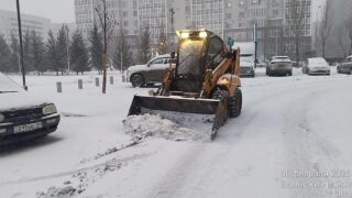 Более 3 000 дорожных рабочих и свыше 1 700 единиц спецтехники задействовано в снегоуборочных работах в Астане