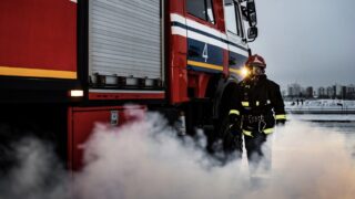 В Северо-Казахстанской области пожарные эвакуировали 10 человек при пожаре