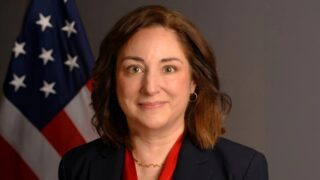 США временно скорректировали визовую политику