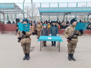 Молодые солдаты приняли военную присягу