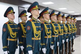 Наурызнама: национальные узоры в форме и на технике гвардейцев