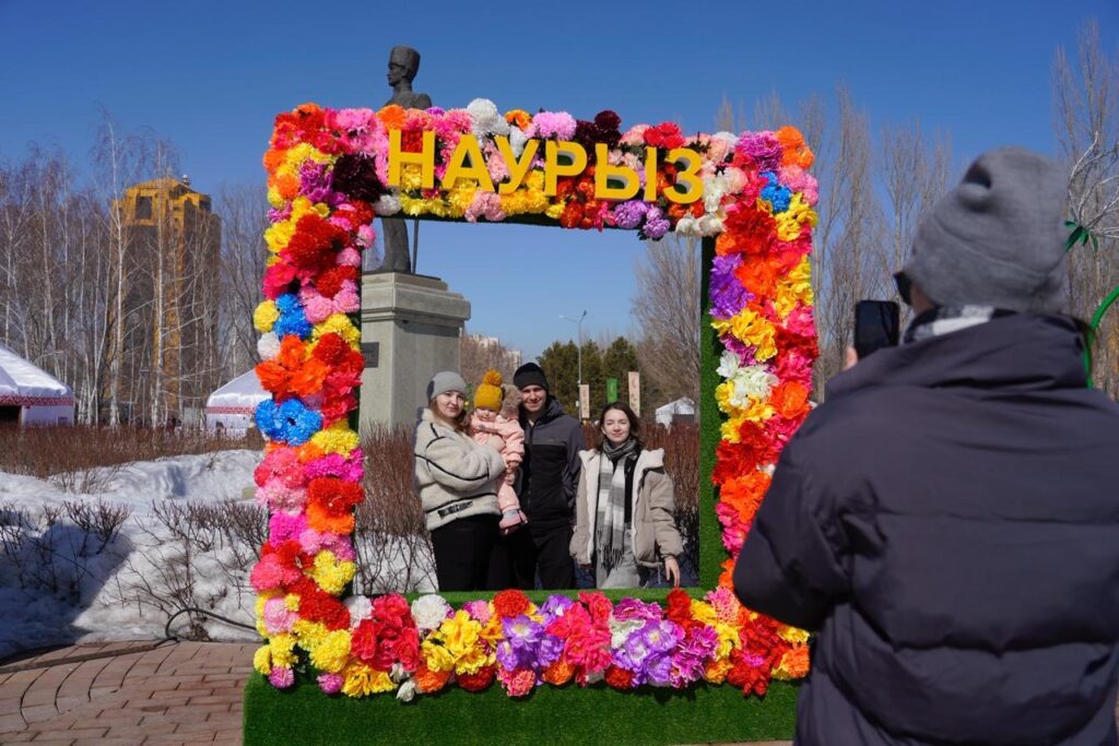 Иллюстрация — От народных обрядов до AI-зоны: как празднуют Наурыз в Астане