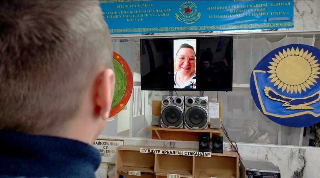 Иллюстрация — Гвардейцы общались с родителями в День встречи