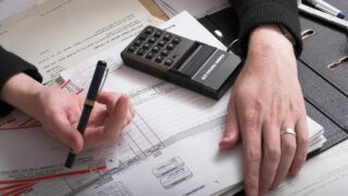 Через Цифровую карту семьи казахстанцам начали приходить SMS о положенных пособиях