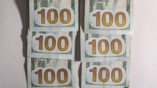 Сколько стоят доллар, евро и рубль в обменниках 16 марта 2026 года?