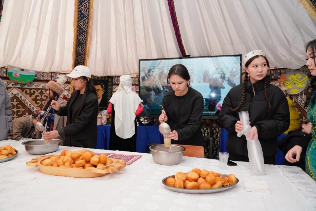 Иллюстрация — От народных обрядов до AI-зоны: как празднуют Наурыз в Астане