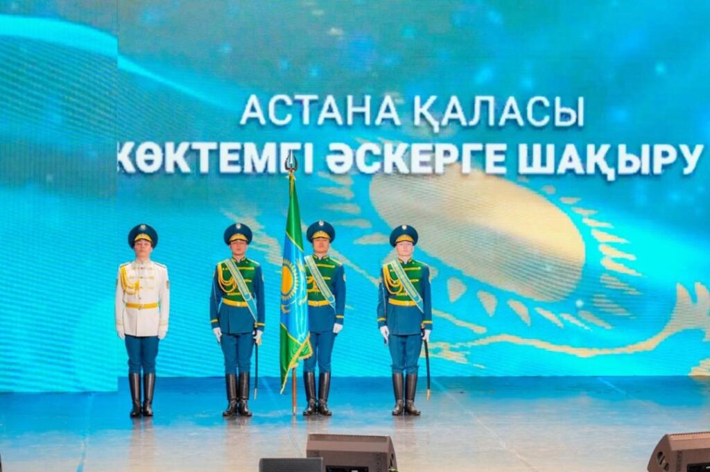 Иллюстрация — «Защита Родины — дело настоящих мужчин!»: в Астане проводили в армию очередную группу молодых людей