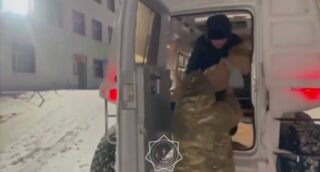 В Актюбинской области спасатели эвакуировали годовалого ребенка во время метели