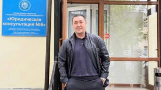В Алматы задержали юриста и блогера Адилетхана Молдахана