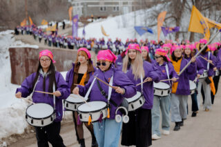 Женский марш Жаңа адамдар в поддержку референдума