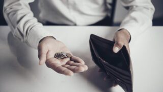 Долги казахстанцев выросли до 51% от зарплаты – Всемирный банк