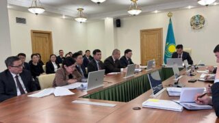 В Минтруда обсудили спецвыплаты работникам вредных производств в Казахстане