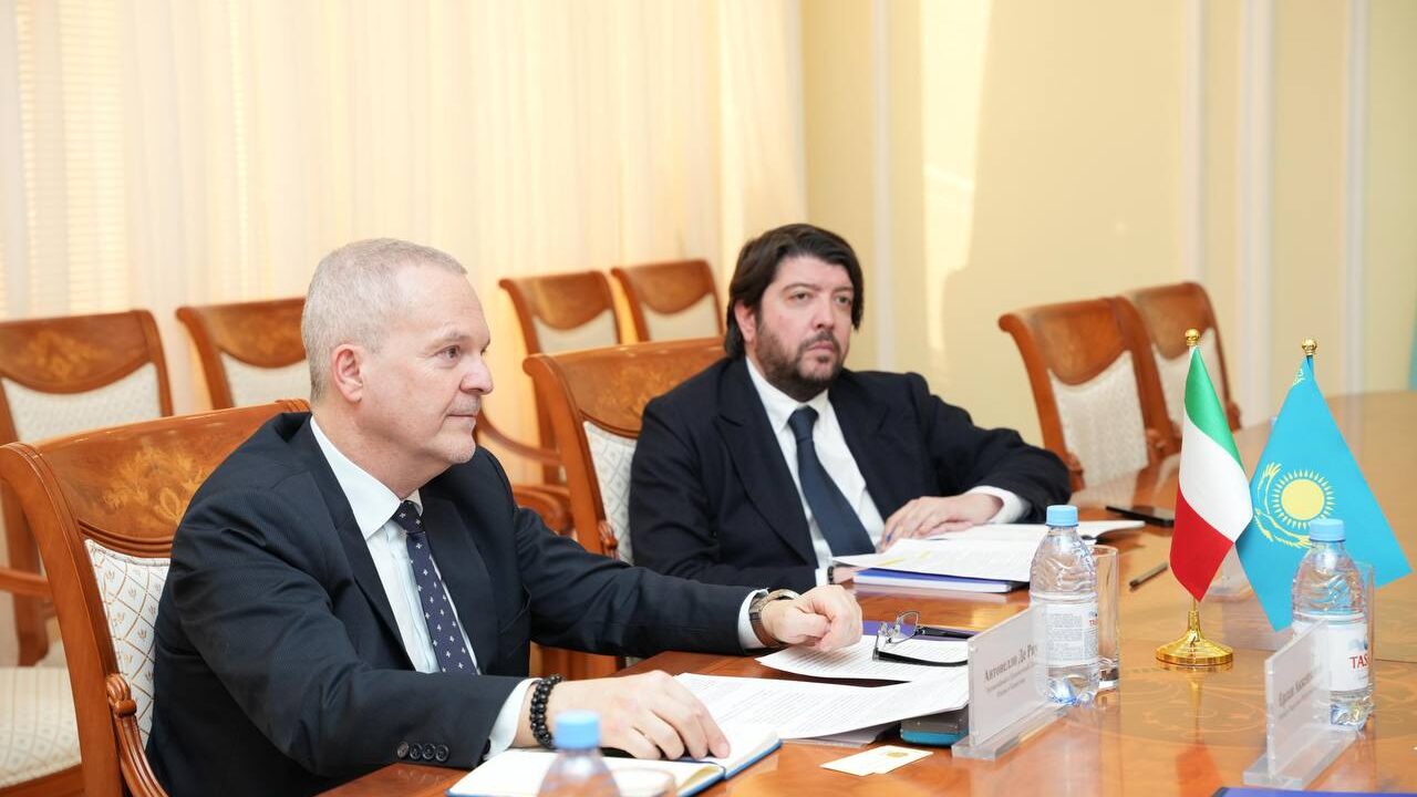 Иллюстрация — В Жанаозене запустят гибридную электростанцию с солнечной и ветровой энергией