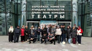 Чистота как знак уважения к зрителю: коллектив театра имени Мамбетова вышел на экоакцию
