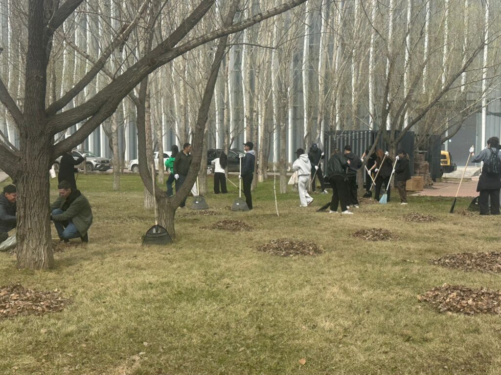 Иллюстрация — Экоакция «Таза Казахстан»: субботник провели на площади Защитников Отечества в Астане