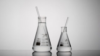 Два работника пострадали при выбросе кислоты на предприятии в Актау