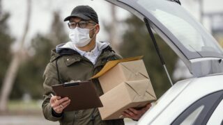 Оплату по часам для курьеров и таксистов предложили ввести в Казахстане