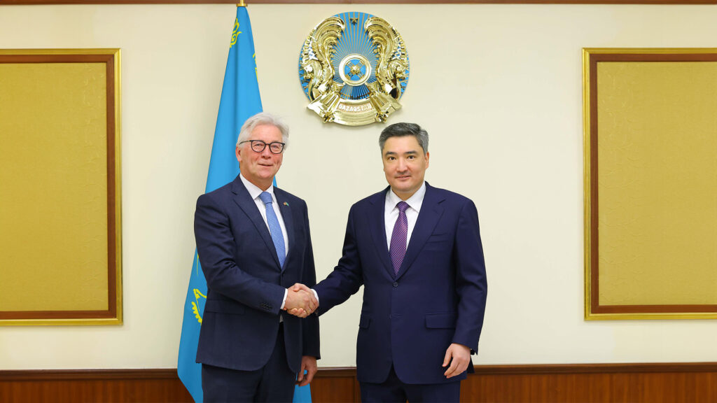 Иллюстрация — Олжас Бектенов обсудил с руководством Air Products сотрудничество в сферах газохимии и промышленных технологий