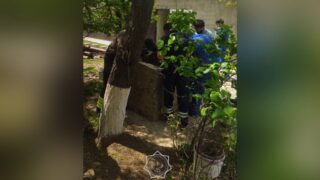 В Шымкенте спасли двухлетнюю девочку, упавшую в колодец