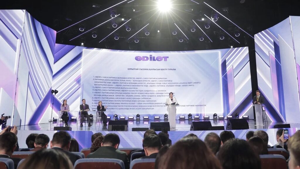 Фото: пресс-служба партии "Әділет"
