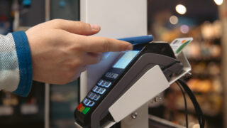 В Казахстане расширили список бизнеса с обязательными POS-терминалами