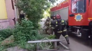 Спасатели эвакуировали детей и взрослых при пожаре в Рудном
