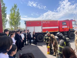 Школьники познакомились с профессией спасателя в преддверии Дня защитника Отечества