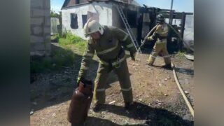 Пожарные предотвратили возможный взрыв при пожаре в жилом доме Астаны
