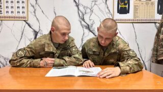 Братья-близнецы из Кокшетау вместе проходят службу в Национальной гвардии