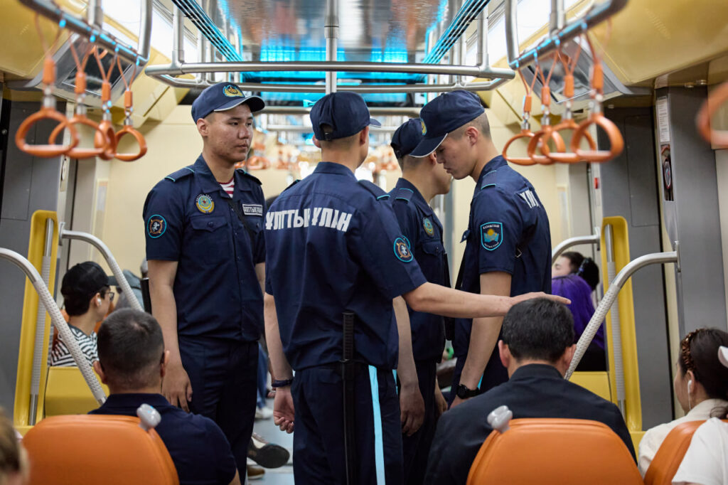 Иллюстрация — Гвардейцы заступили на службу на станциях LRT