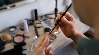 Выпускной на подходе: на что растет спрос в сезон торжеств