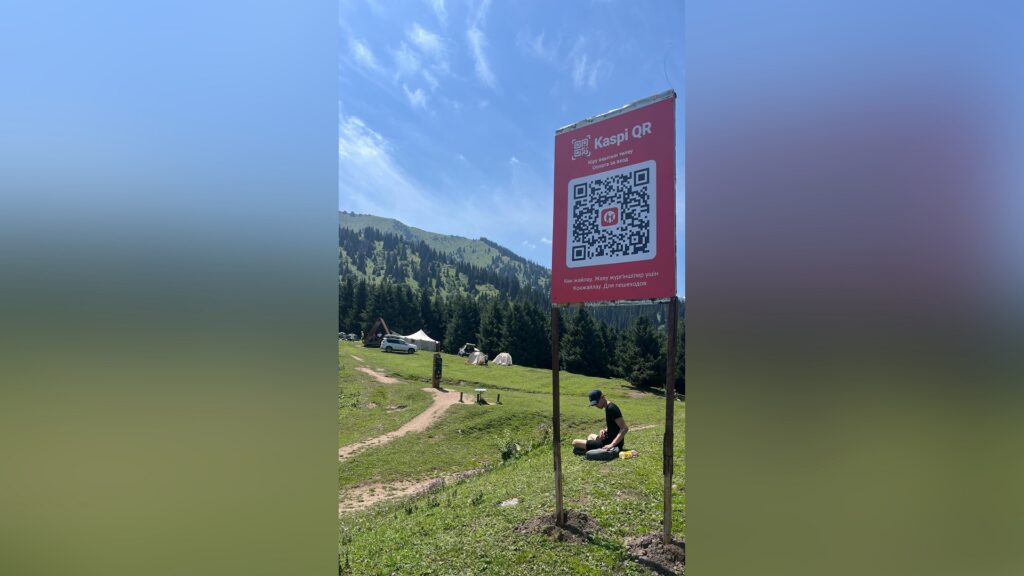 Иллюстрация — QR-код на Кок-Жайляу: туристы возмущены новым сбором