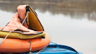 В СКО спасли двух девушек, которых унесло на матрасе