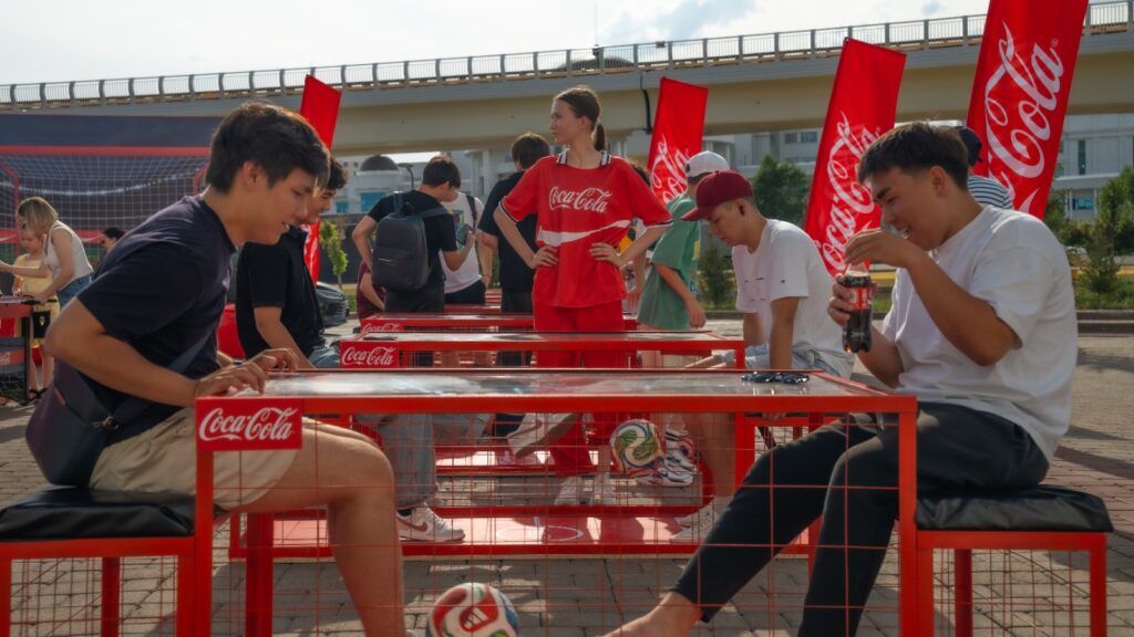 Иллюстрация — Еще больше эмоций с Coca-Cola: как бренд создал атмосферу FIFA World Cup 26™ в Казахстане