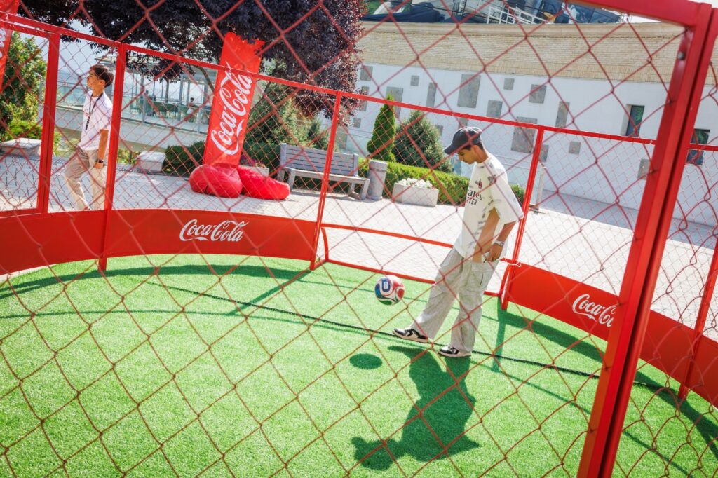Иллюстрация — Еще больше эмоций с Coca-Cola: как бренд создал атмосферу FIFA World Cup 26™ в Казахстане