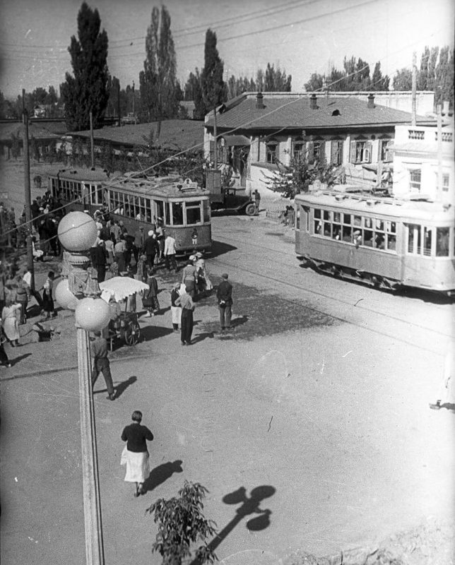 Трамвайная остановка на улице Карла Маркса - 1940 год