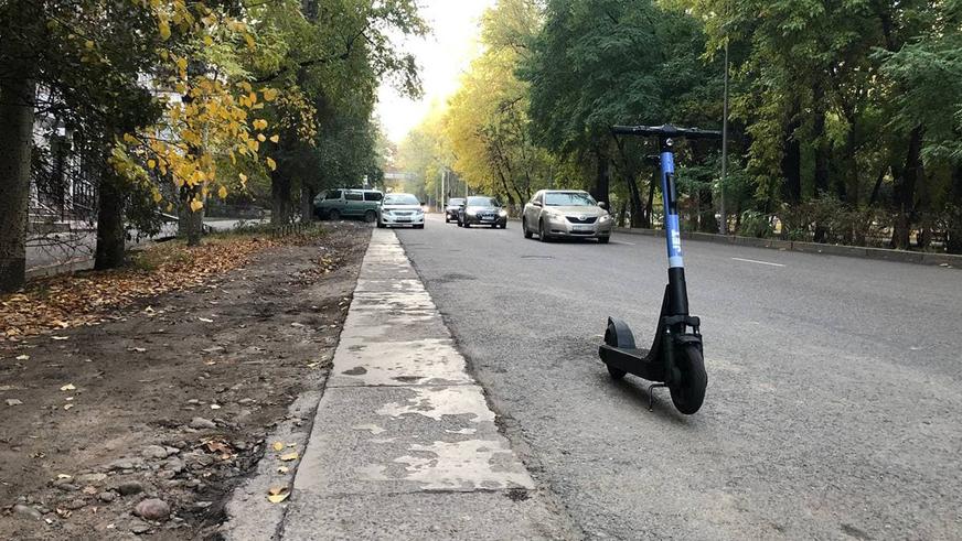 Штраф за неправильно припаркованный самокат в Алматы. Bizmedia.kz