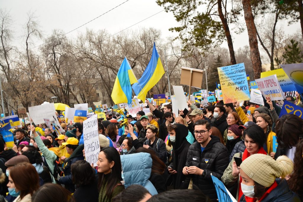 В Алматы 6 марта прошел митинг за «мир». Репортаж. Bizmedia.kz