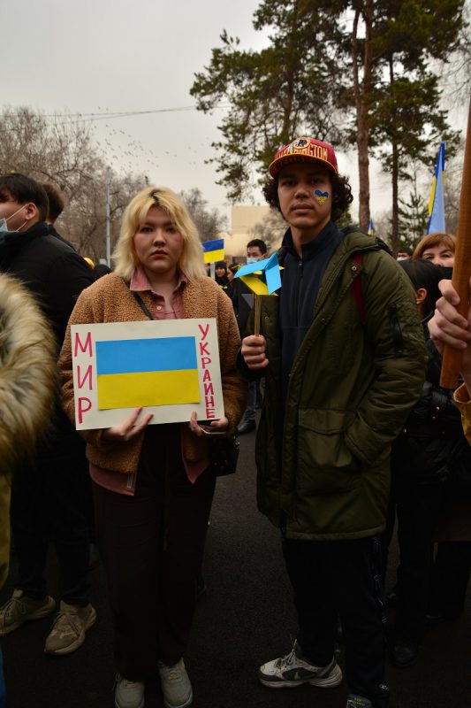 В Алматы 6 марта прошел митинг за «мир». Репортаж - Bizmedia.kz