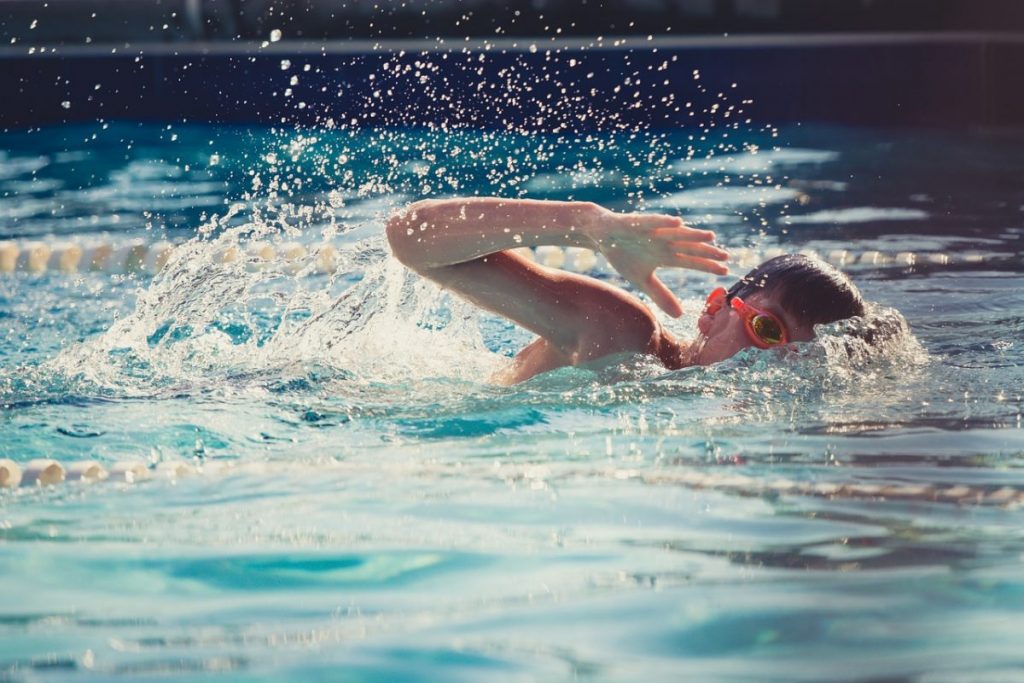 Как научить ребенка плавать и почему это важно. Bizmedia.kz