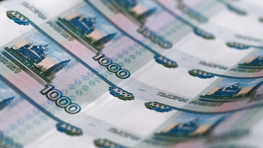 Как рубль может повлиять на казахстанцев и тенге? Bizmedia.kz
