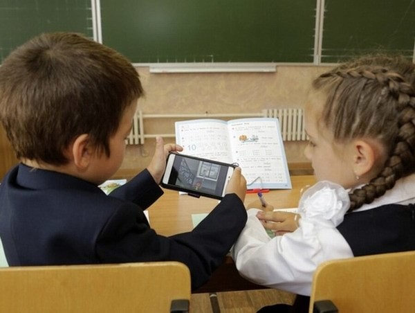 Имеет ли учитель право забирать смартфон в Казахстане