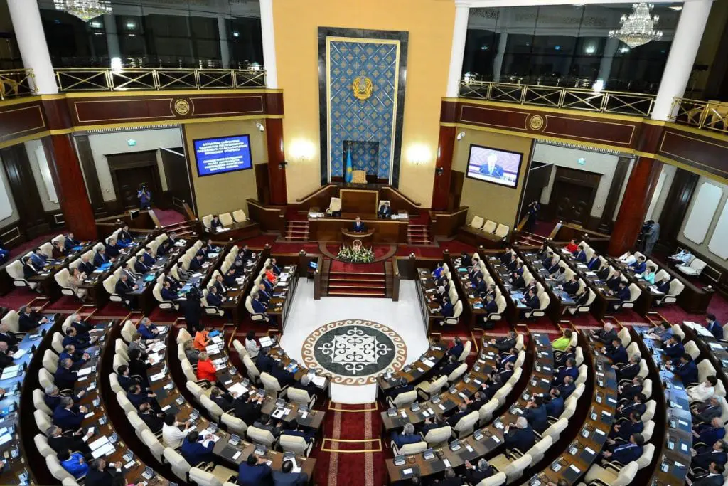 законопроект о статусе русского языка, мажилис, парламент