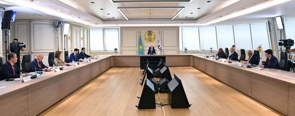Токаев: Казахстанцы смогут покупать акции Нацкомпаний. Bizmedia.kz