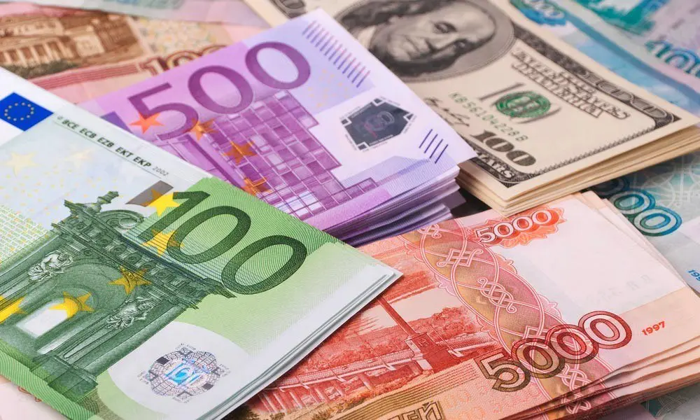 Рубли, доллары, евро.