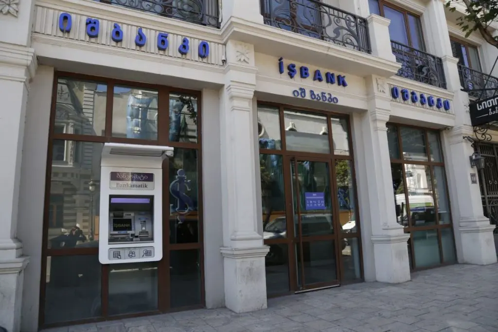 Два крупнейших банка Турции приостановили использование российской платежной системы «Мир»