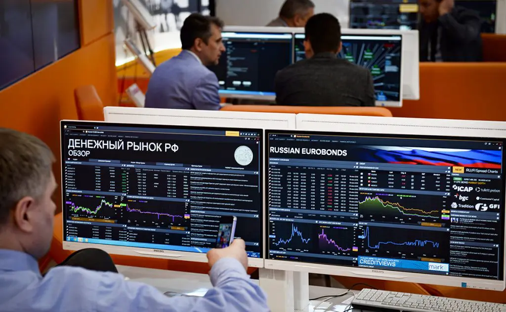 Общий объем чистых покупок и чистых продаж российских акций в октябре 2022 года был самым низким с марта 2022 года. Дайджест главных новостей на 18 ноября 2022